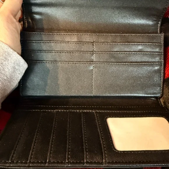 Lot of 6 gently used and new Wallets and 2 Purse Straps. - Picture 8 of 15